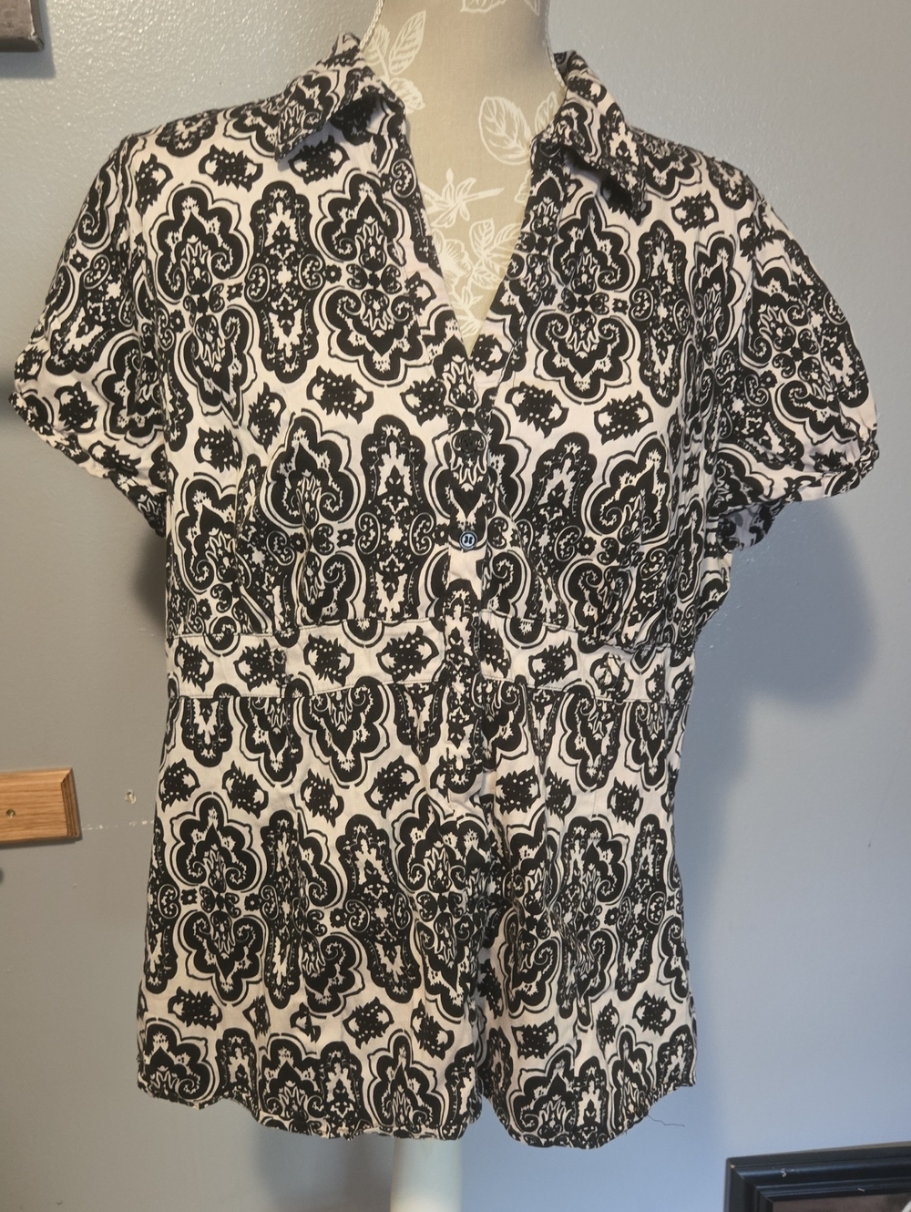 Apt. 9 Black and White Printed Short Sleeve Blouse